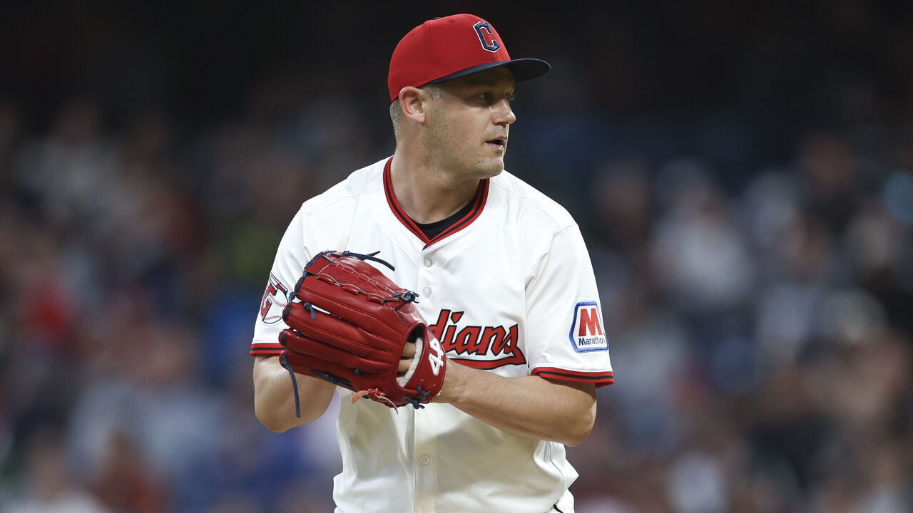 CLEVELAND, OHIO - APRIL 21: Paul Sewald #34 of the Cleveland Guardians prepares to throw a pitch in the seventh inning during a game against the New York Yankees at Progressive Field on April 21, 2025 in Cleveland, Ohio.