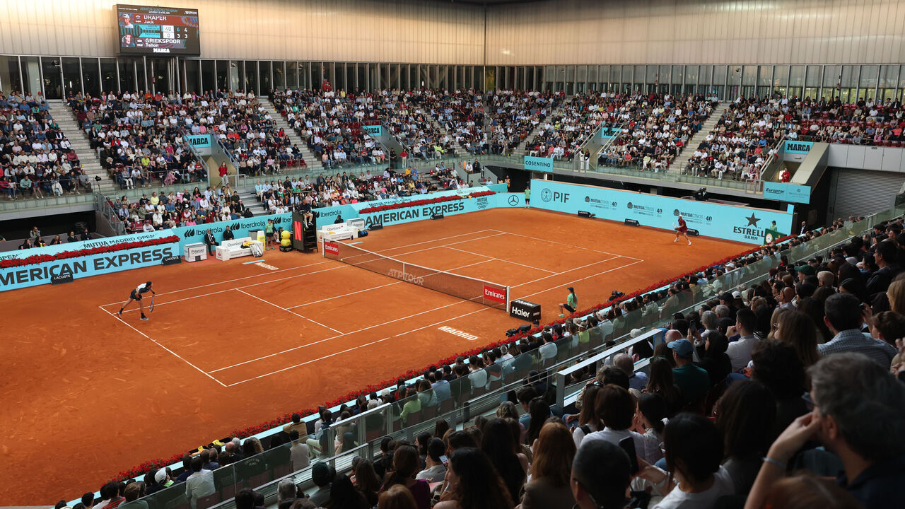 MADRID, SPAIN - APRIL 26: General view of the Men's Singles Second Round match between Jack Draper of Great Britain and Tallon Griekspoor of Netherlands during Day Five of the Mutua Madrid Open at La Caja Magica on April 26, 2025 in Madrid, Spain.