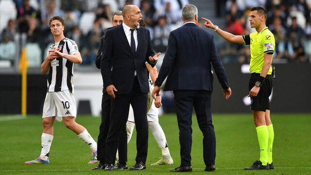 TURIN, ITALY - APRIL 27: Igor Tudor, Head Coach of Juventus, disputes referee, Daniele Perenzonis decision to give Kenan Yildiz a red card during the Serie A match between Juventus and Monza at Allianz Stadium on April 27, 2025 in Turin, Italy.