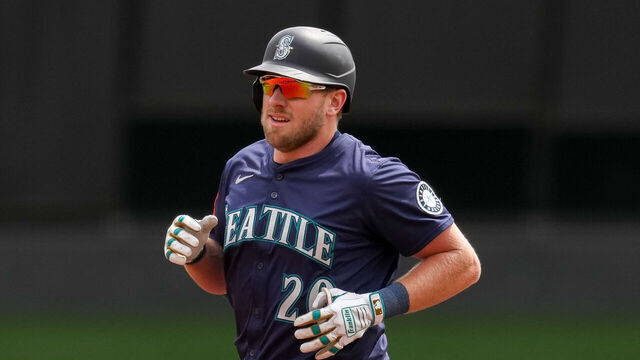 CINCINNATI, OHIO - APRIL 17: Luke Raley #20 of the Seattle Mariners rounds the bases after hitting a home run in the fourth inning against the Cincinnati Reds at Great American Ball Park on April 17, 2025 in Cincinnati, Ohio.