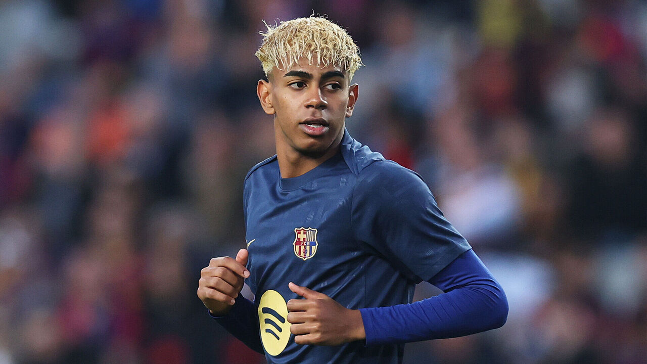 BARCELONA, SPAIN - APRIL 30: Lamine Yamal of FC Barcelona warms up prior to the UEFA Champions League 2024/25 Semi Final First Leg match between FC Barcelona and FC Internazionale Milano at Estadi Olimpic Lluis Companys on April 30, 2025 in Barcelona, Spain.