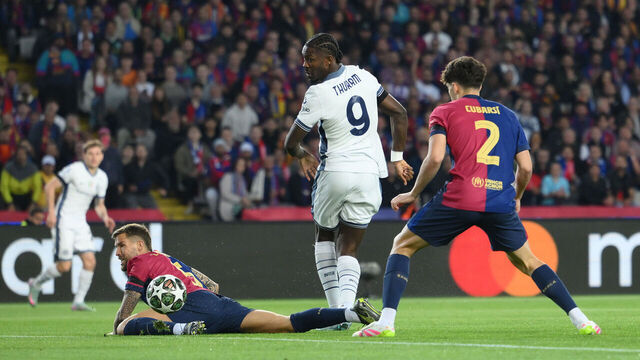 BARCELONA, SPAIN - APRIL 30: Marcus Thuram of FC Internazionale scores his team's first goal whilst under pressure from Inigo Martinez and Pau Cubarsi of FC Barcelona during the UEFA Champions League 2024/25 Semi Final First Leg match between FC Barcelona and FC Internazionale Milano at Estadi Olimpic Lluis Companys on April 30, 2025 in Barcelona, Spain.