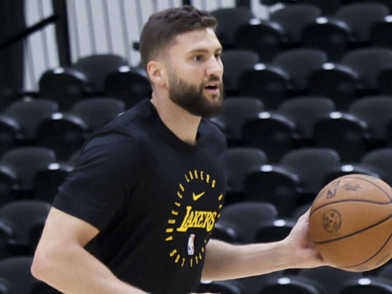 Kleber available for Lakers debut in Game 5