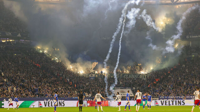 GELSENKIRCHEN, GERMANY - APRIL 19: Fans of Hamburger SV ignite pyro and fireworks during the Second Bundesliga match between FC Schalke 04 and Hamburger SV at Veltins-Arena on April 19, 2025 in Gelsenkirchen, Germany.
