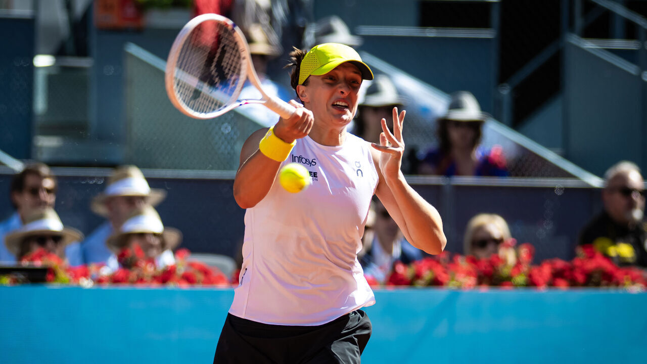 MADRID, SPAIN - MAY 01: Iga Swiatek of Poland in action against Coco Gauff of the United States in the semi-final on Day Ten of the Mutua Madrid Open at La Caja Magica on May 01, 2025 in Madrid, Spain