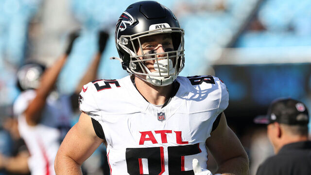 CHARLOTTE, NC - OCTOBER 13: Atlanta Falcons tight end Ross Dwelley (85) during an NFL football game between the Atlanta Falcons and the Carolina Panthers on October 13, 2024 at Bank of America Stadium in Charlotte, N.C.