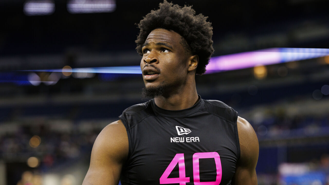 INDIANAPOLIS, INDIANA - FEBRUARY 28: Nick Emmanwori #DB40 of South Carolina celebrates after running the 40-yard dash during the NFL Scouting Combine at Lucas Oil Stadium on February 28, 2025 in Indianapolis, Indiana.