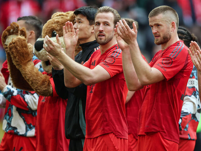 MUNICH, GERMANY - APRIL 26: Harry Kane of FC Bayern Muenchen celebrates with his teammates their sides victory after the Bundesliga match between FC Bayern München and 1. FSV Mainz 05 at Allianz Arena on April 26, 2025 in Munich, Germany.