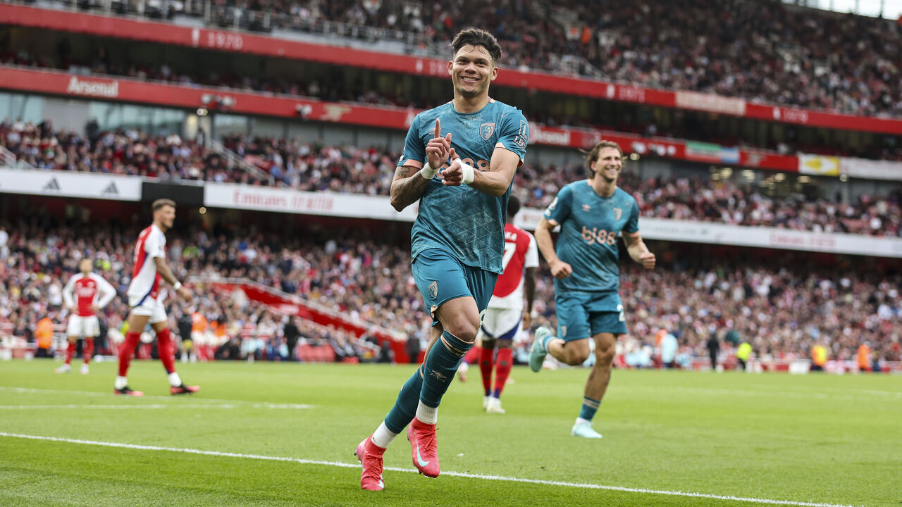 LONDON, ENGLAND - MAY 03: Evanilson celebrates after scoring to make it 2-1 during the Premier League match between Arsenal FC and AFC Bournemouth at Emirates Stadium on May 03, 2025 in London, England.
