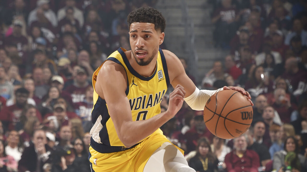 CLEVELAND, OH - MAY 4: Tyrese Haliburton #0 of the Indiana Pacers drives to the basket during the game against the Cleveland Cavaliers during Round 2 Game 1 of the 2025 NBA Playoffs on May 4, 2025 at Rocket Arena in Cleveland, Ohio. NOTE TO USER: User expressly acknowledges and agrees that, by downloading and/or using this Photograph, user is consenting to the terms and conditions of the Getty Images License Agreement. Mandatory Copyright Notice: Copyright 2025 NBAE