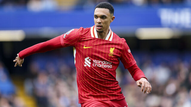 LONDON, ENGLAND - MAY 04: Trent Alexander-Arnold of Liverpool during the Premier League match between Chelsea FC and Liverpool FC at Stamford Bridge on May 04, 2025 in London, England.