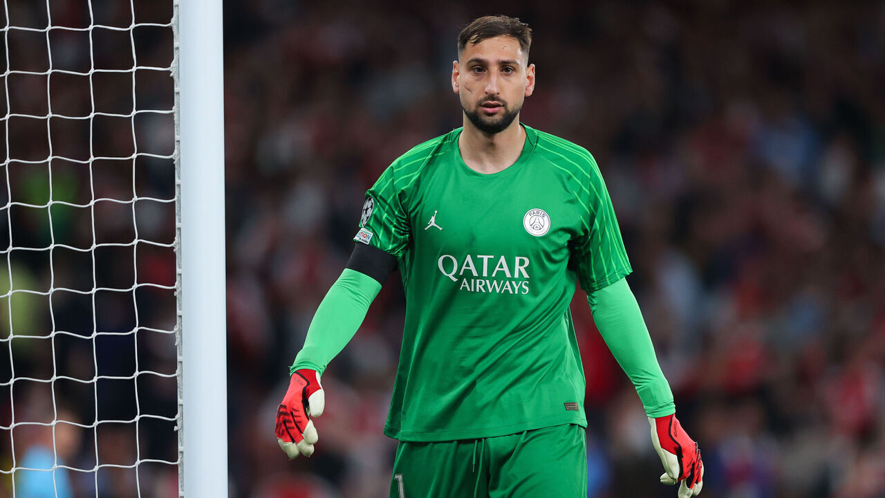 LONDON, ENGLAND - APRIL 29: Gianluigi Donnarumma of Paris Saint-Germain during the UEFA Champions League 2024/25 Semi Final First Leg match between Arsenal FC and Paris Saint-Germain at Emirates Stadium on April 29, 2025 in London, England.