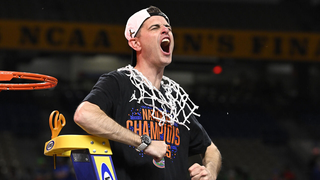 College Basketball: NCAA Finals: Florida head coach Todd Golden in action, cuts down the net and celebrates following victory vs Houston at the Alamo Dome. San Antonio, TX 4/7/2025 CREDIT: Greg Nelson (Set Number: X164706 TK1)