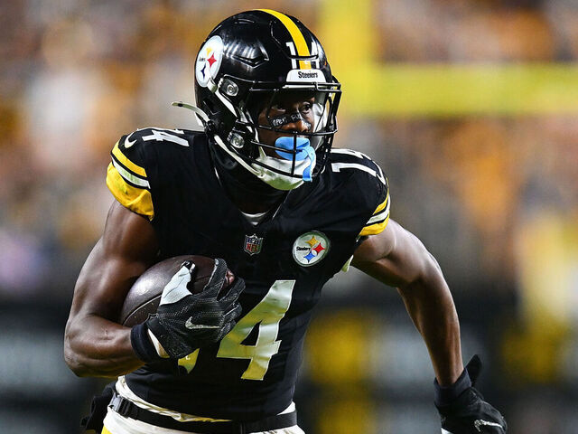 PITTSBURGH, PENNSYLVANIA - OCTOBER 6: George Pickens #14 of the Pittsburgh Steelers in action during the game against the Dallas Cowboys at Acrisure Stadium on October 6, 2024 in Pittsburgh, Pennsylvania.