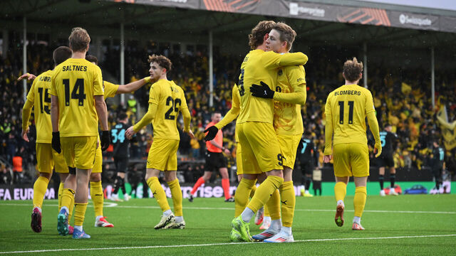 BODO, NORWAY - APRIL 10: Jens Petter Hauge (R) of FK Bodo/Glimt celebrates with team mate Kasper Hoegh (C) after Ulrik Saltnes (R) of FK Bodo/Glimt scores his team's second goal during the UEFA Europa League 2024/25 Quarter Final First Leg match between FK Bodo/Glimt and S.S. Lazio at Aspmyra Stadion on April 10, 2025 in Bodo, Norway.
