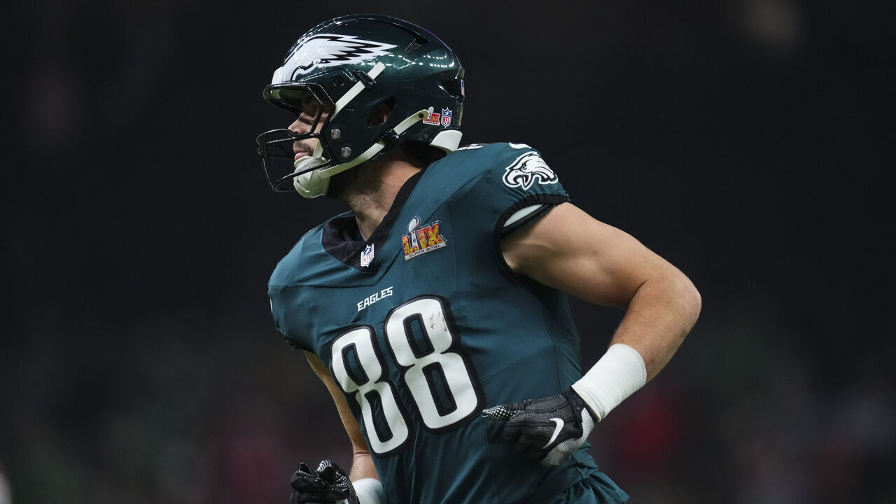 NEW ORLEANS, LA - FEBRUARY 09: Dallas Goedert #88 of the Philadelphia Eagles runs across the field during the NFL Super Bowl 59 football game against the Kansas City Chiefs at Caesars Superdome on February 9, 2025 in New Orleans, Louisiana.