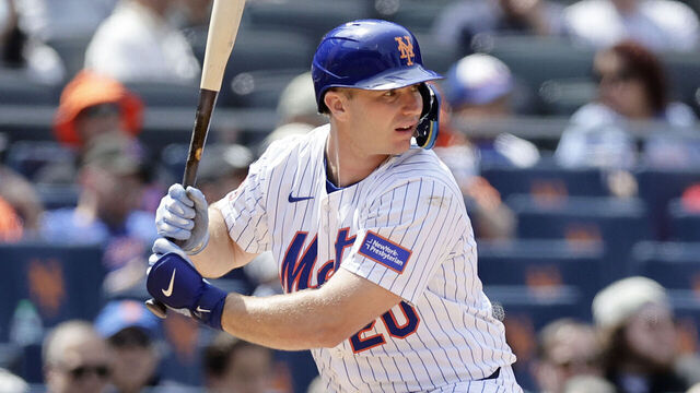 NEW YORK, NEW YORK - MAY 01: Pete Alonso #20 of the New York Mets in action against the Arizona Diamondbacks at Citi Field on May 01, 2025 in New York City. The Diamondbacks defeated the Mets 4-2.