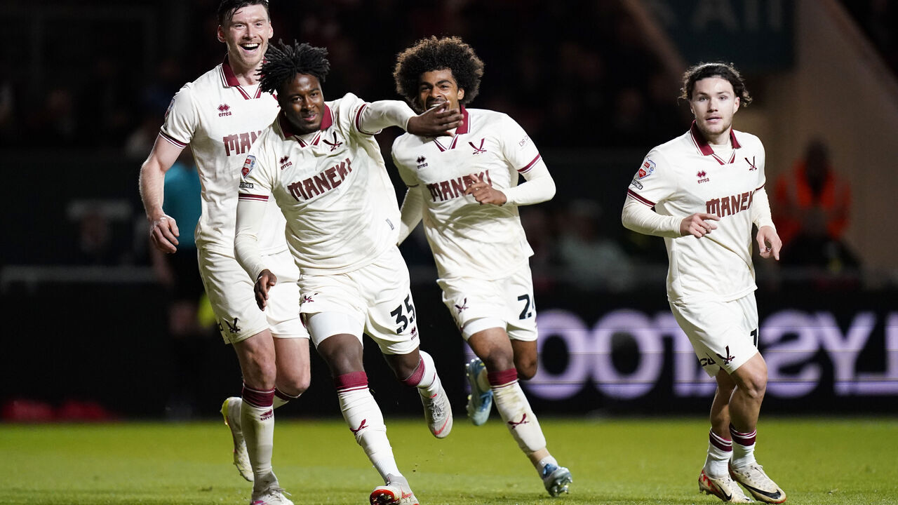 Sheffield United's Andre Brooks celebrates scoring their side's second goal of the game during the Sky Bet Championship play off semi final, first leg match at Ashton Gate, Bristol. Picture date: Thursday May 8, 2025.