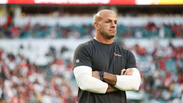 MIAMI GARDENS, FLORIDA - FEBRUARY 02: San Francisco 49ers defensive coordinator Robert Saleh on the field against the Kansas City Chiefs prior to Super Bowl LIV at Hard Rock Stadium on February 2, 2020 in Miami Gardens, Florida.