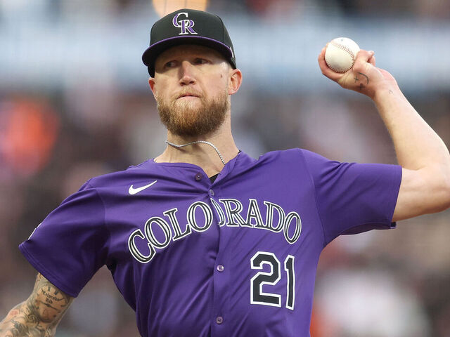 SAN FRANCISCO, CALIFORNIA - MAY 01: Kyle Freeland #21 of the Colorado Rockies pitches against the San Francisco Giants at Oracle Park on May 01, 2025 in San Francisco, California.