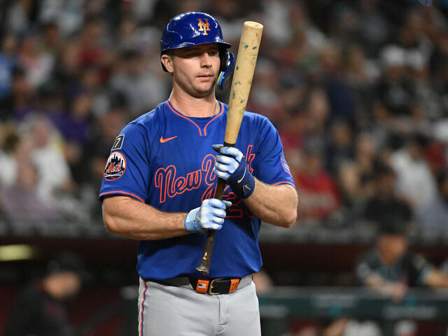 PHOENIX, ARIZONA - MAY 07: Pete Alonso #20 of the New York Mets gets ready in the batters box against the Arizona Diamondbacks at Chase Field on May 07, 2025 in Phoenix, Arizona.