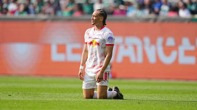 Xavi Simons of RB Leipzig gestures during the 1. Bundesliga match between Werder Bremen and RB Leipzig at Weserstadion, Bremen, Germany on May 10, 2025.