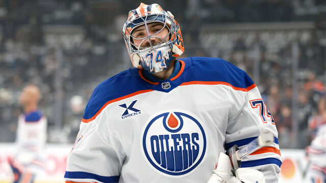 LOS ANGELES, CALIFORNIA - APRIL 23: Stuart Skinner #74 of the Edmonton Oilers looks on at warmups during Game Two of the First Round of the 2025 Stanley Cup Playoffs against the Los Angeles Kings at Crypto.com Arena on April 23, 2025 in Los Angeles, California.
