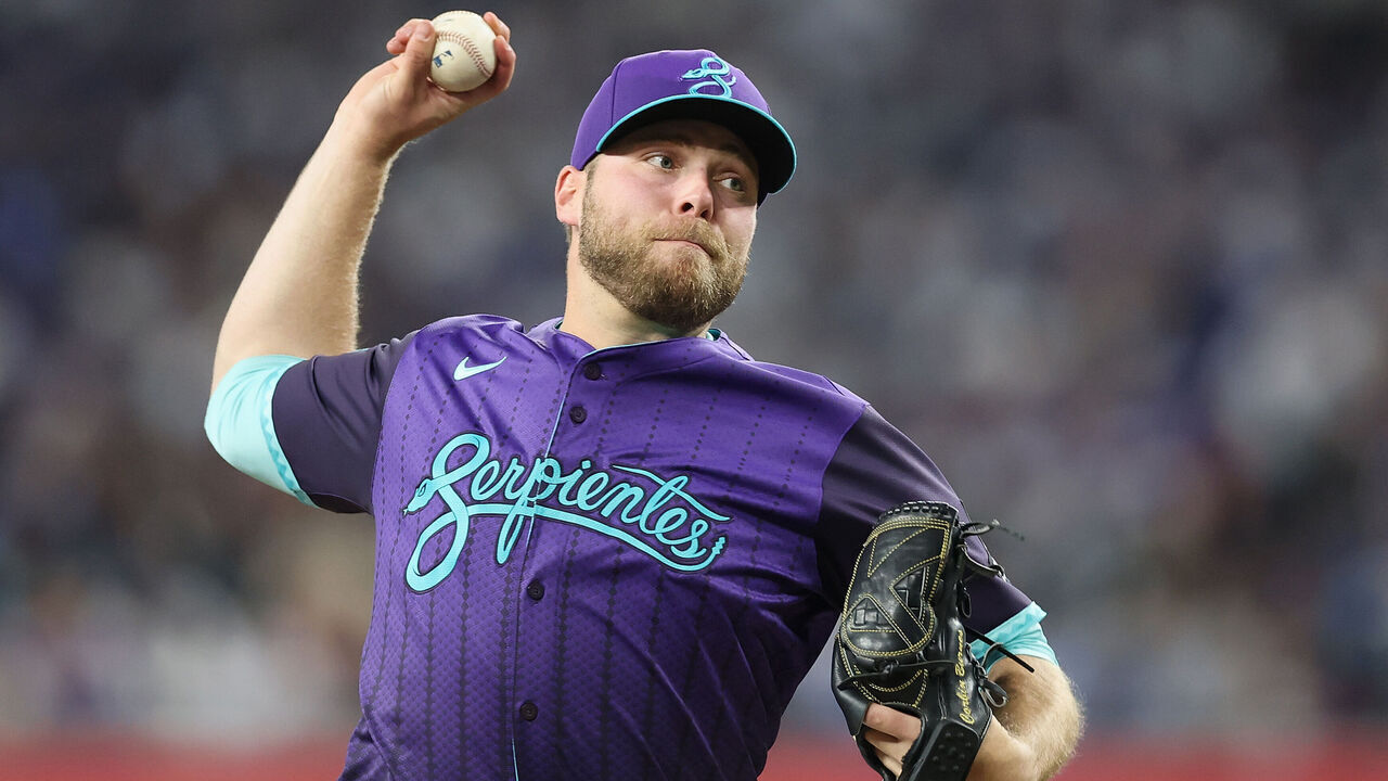 PHOENIX, ARIZONA - MAY 10: Starting pitcher Corbin Burnes #39 of the Arizona Diamondbacks pitches against the Los Angeles Dodgers during the fifth inning of the MLB game at Chase Field on May 10, 2025 in Phoenix, Arizona.