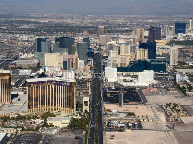 Prospective Vegas NHL owner Foley: 'Black Knights would be a great name'; Gretzky 'unofficial' advisor