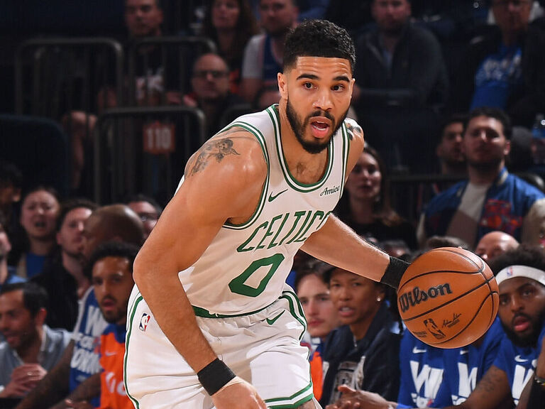 Tatum suffers apparent leg injury in Game 4 vs. Knicks