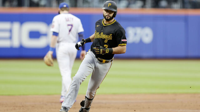 NEW YORK, NEW YORK - MAY 12: Isiah Kiner-Falefa #7 of the Pittsburgh Pirates runs the bases after his second inning home run against the New York Mets at Citi Field on May 12, 2025 in New York City.