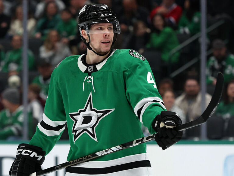 Stars' Heiskanen makes 2025 postseason debut in Game 4
