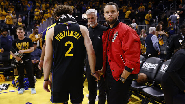 The Golden State Warriors' Stephen Curry acknowledges the Warriors as they exit following Game 4 of the NBA Playoffs Western Conference Semifinals at Chase Center in San Francisco, Monday, May 12, 2025. The Minnesota Timberwolves won 117-110 and lead the series 3-1.