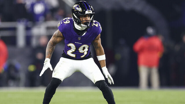 BALTIMORE, MARYLAND - JANUARY 11: Ar'Darius Washington #29 of the Baltimore Ravens defends in pass coverage during an NFL football wild card playoff game against the Pittsburgh Steelers at M&T Bank Stadium on January 11, 2025 in Baltimore, Maryland.