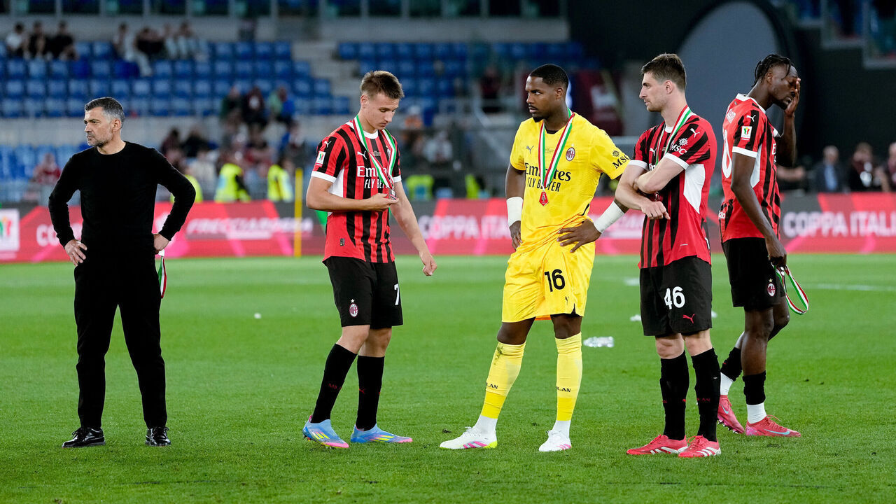 Sergio Conceicao,Mike Maignan,Matteo Gabbia,Francesco Camarda of AC Milan look dejected at the end of the Coppa Italia Frecciarossa Final match between AC Milan and Bologna FC at Stadio Olimpico on May 14, 2025 in Rome, Italy.