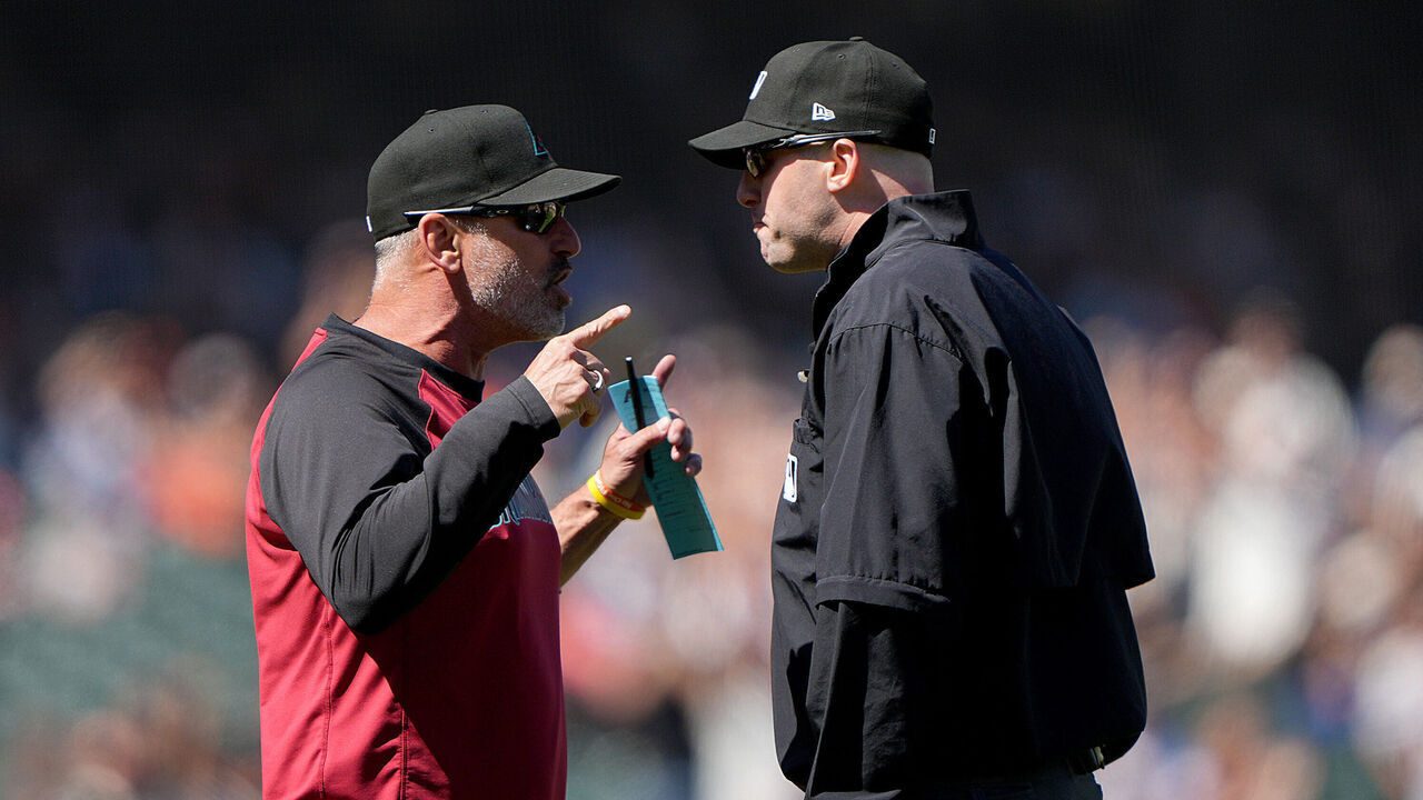 SAN FRANCISCO, CALIFORNIA - MAY 14: Manager Torey Lovullo #17 of the Arizona Diamondbacks argues with umpire Nic Lentz #59 during the game against the San Francisco Giants in the bottom of the eighth inning at Oracle Park on May 14, 2025 in San Francisco, California. Lovullo was ejected from the game.