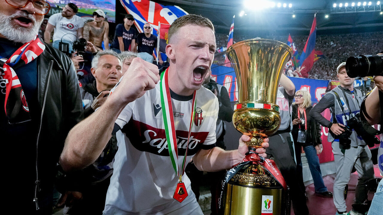 Lewis Ferguson of Bologna FC poses with the trophy at the end of the Coppa Italia Frecciarossa Final match between AC Milan and Bologna FC at Stadio Olimpico on May 14, 2025 in Rome, Italy.