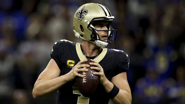 NEW ORLEANS, LOUISIANA - DECEMBER 1: Derek Carr #4 of the New Orleans Saints plays against the Los Angeles Rams during the second half of a game at the Caesars Superdome on December 1, 2024 in New Orleans, Louisiana.