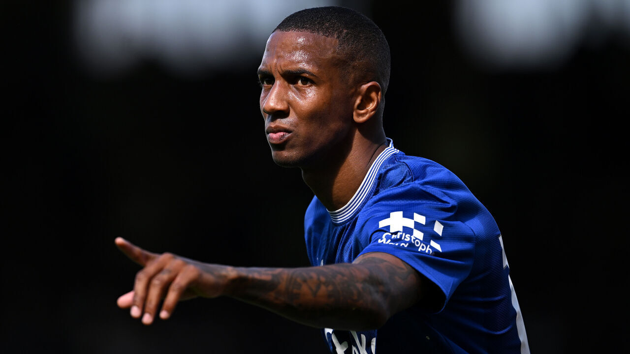 LONDON, ENGLAND - MAY 10: Ashley Young of Everton during the Premier League match between Fulham FC and Everton FC at Craven Cottage on May 10, 2025 in London, England.