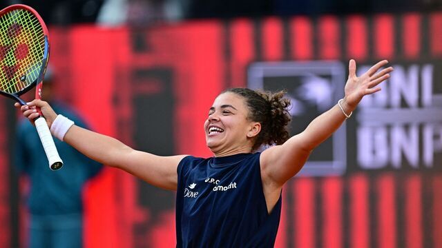 Italy's Jasmine Paolini celebrates after victory during her women's singles final match against USA's Coco Gauff during the WTA Rome Open tennis tournament at Foro Italico in Rome on May 17, 2025.