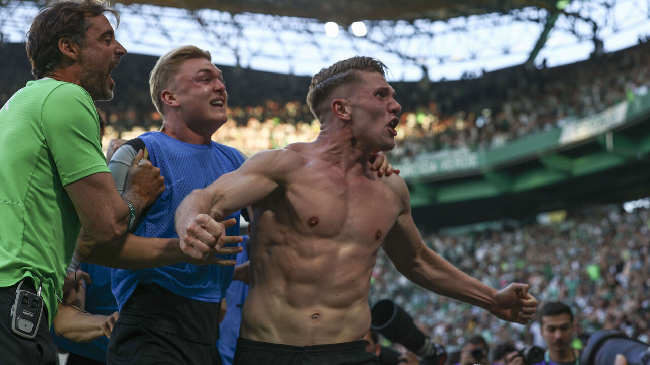 LISBON, PORTUGAL - MAY 17: Viktor Gyokeres of Sporting CP celebrates scoring Sporting CP second goal during the Liga Portugal Betclicmatch between Sporting Clube de Portugal and Vitoria SC at Estadio Jose Alvalade on May 17, 2025 in Lisbon, Portugal.