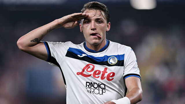 GENOA, ITALY - MAY 17: Mateo Retegui of Atalanta BC celebrates his goal during the Serie A match between Genoa CFC and Atalanta BC at Stadio Luigi Ferraris on May 17, 2025 in Genoa, Italy.