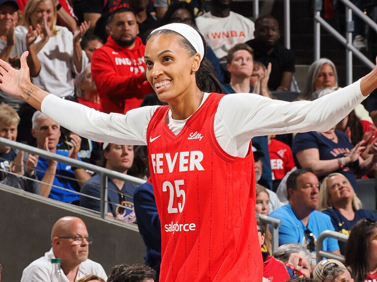 Bonner moves into 3rd on WNBA's scoring list in Fever debut