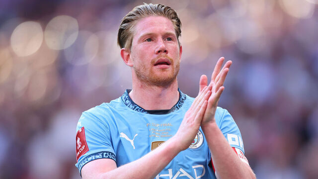 LONDON, ENGLAND - MAY 17: Kevin De Bruyne of Manchester City applauds the fans after the Emirates FA Cup Final match between Crystal Palace and Manchester City at Wembley Stadium on May 17, 2025 in London, England.