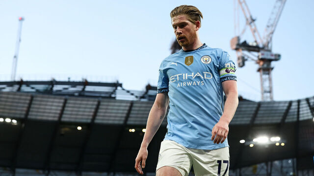 MANCHESTER, ENGLAND - MAY 2: Manchester City's Kevin De Bruyne in action during the Premier League match between Manchester City and Wolverhampton Wanderers at Etihad Stadium on May 2, 2025 in Manchester, England.