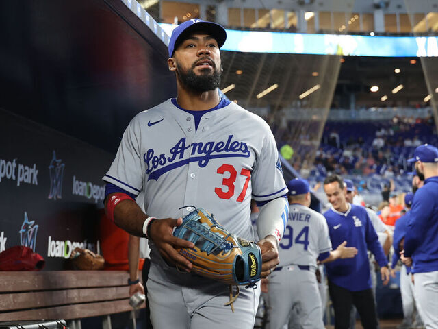 MIAMI, FL - MAY 05: Los Angeles Dodgers outfielder Teoscar Hernández (37) takes the field before the game between the Los Angeles Dodgers and the Miami Marlins on Tuesday, ay 5, 2025 at LoanDepot Park in Miami, FL.