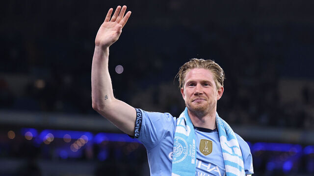 MANCHESTER, ENGLAND - MAY 20: Kevin De Bruyne of Manchester City waves to the fans at the end of his last ever home match for the club during the Premier League match between Manchester City FC and AFC Bournemouth at Etihad Stadium on May 20, 2025 in Manchester, England.