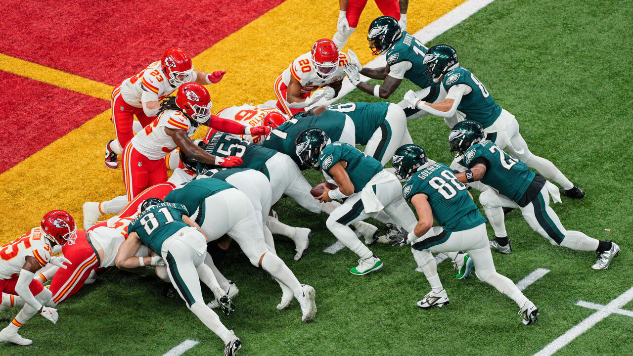 NEW ORLEANS, LA - FEBRUARY 09: Philadelphia Eagles quarterback Jalen Hurts (1) scores touchdown on a tush push during Super Bowl LIX between the Philadelphia Eagles and the Kansas City Chiefs on February 9, 2025 at the Superdome in New Orleans, LA.