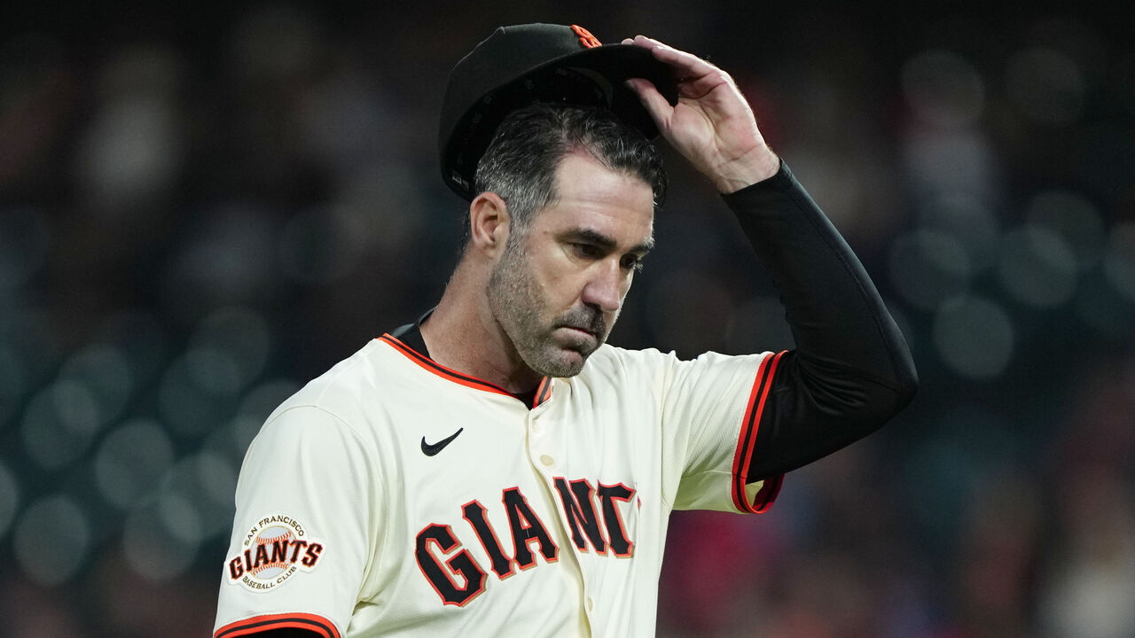 SAN FRANCISCO, CALIFORNIA - MAY 12: Justin Verlander #35 of the San Francisco Giants exits the game at Oracle Park on May 12, 2025 in San Francisco, California.