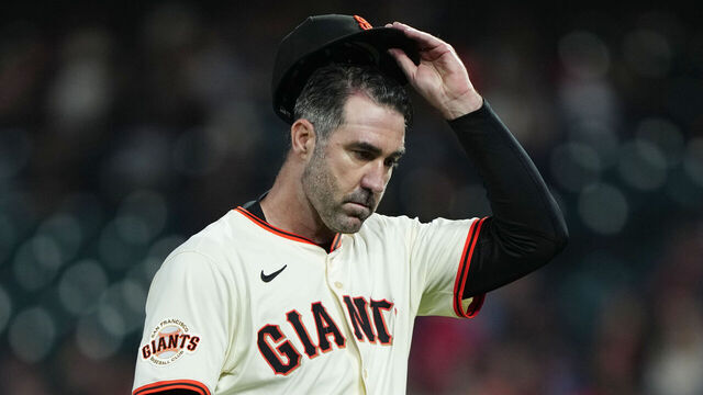 SAN FRANCISCO, CALIFORNIA - MAY 12: Justin Verlander #35 of the San Francisco Giants exits the game at Oracle Park on May 12, 2025 in San Francisco, California.